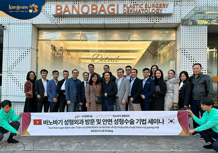 Bác sĩ Felix Trần thường xuyên tham gia các hội nghị hội thảo quốc tế