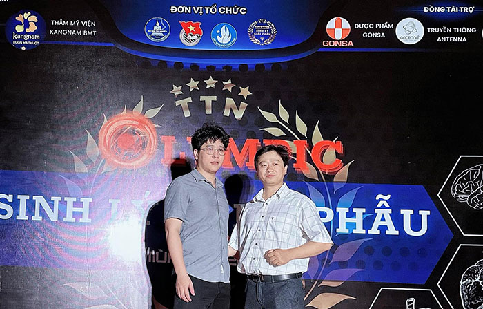 Đại diện Viện Thẩm mỹ Kangnam bác sĩ Min Hoo tham dự đêm chung kết cuộc thi