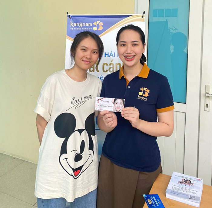 Các bạn sinh viên được tiếp thu các kiến thức bổ ích và nhận được nhiều phần quà tặng