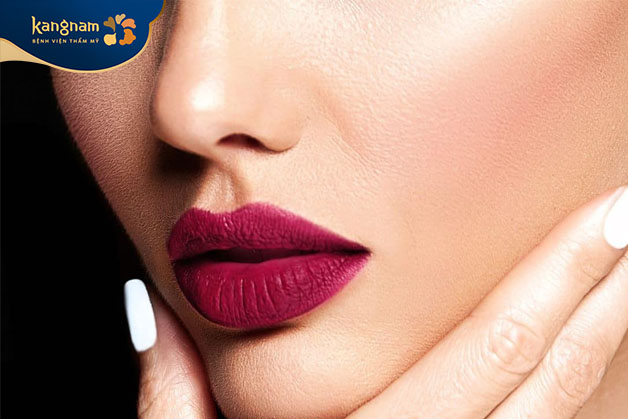 Màu đỏ rượu vang là sắc màu đậm đầy quyền lực, quyến rũ