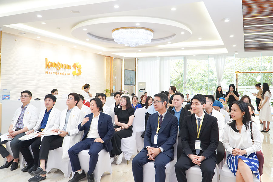Các chuyên gia cùng đông đảo khách mời tham sự workshop