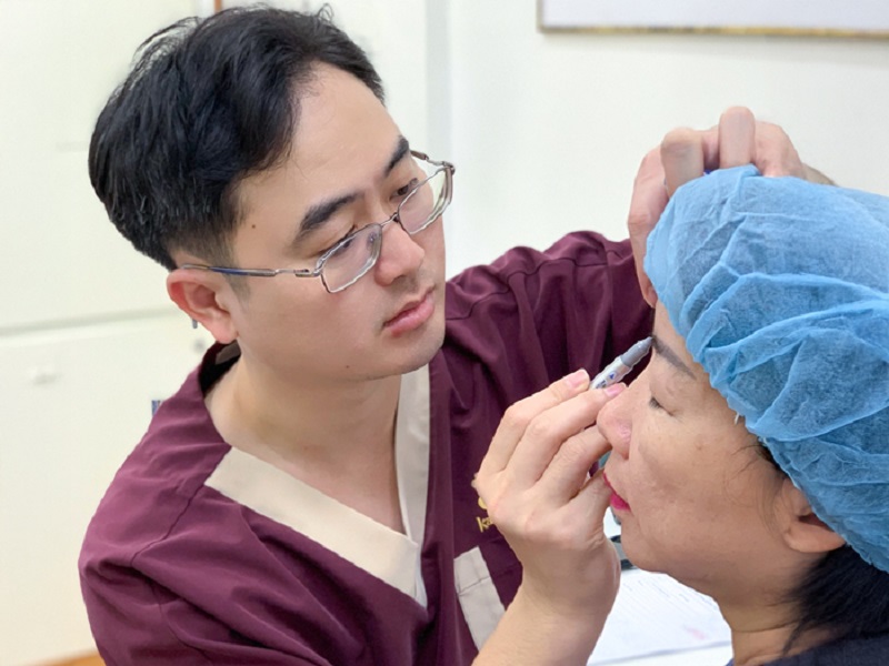 Dr. Frankie Vũ chỉnh sửa, khắc phục được các nếp mí hỏng, không cân đối