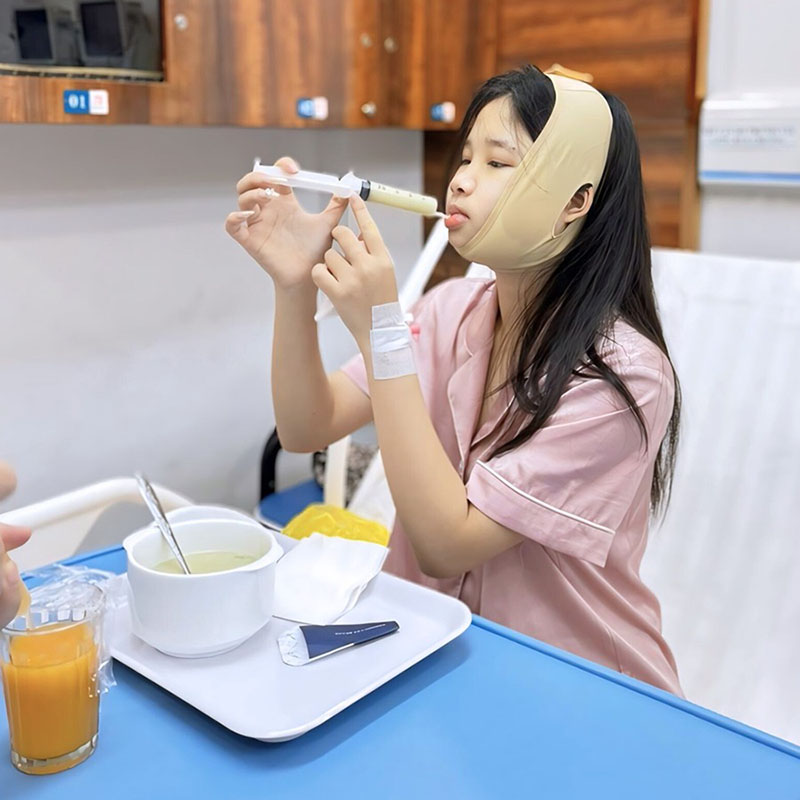 Sau phẫu thuật nên ưu tiên đồ ăn mềm