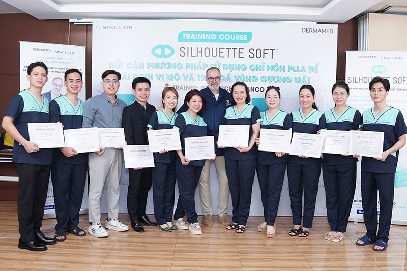 Các chứng chỉ được trao tại buổi đào tạo