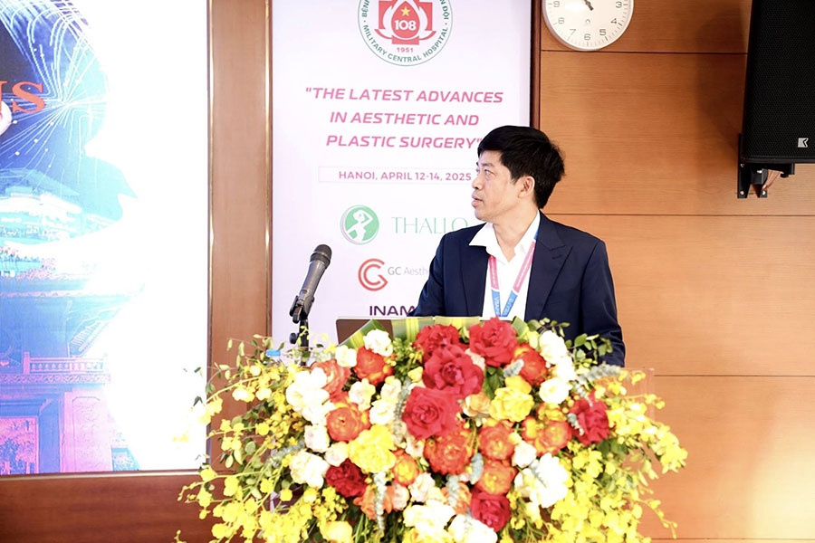 Dr. Galvin Nguyễn trình bày báo cáo tại VSAPS lần thứ 9