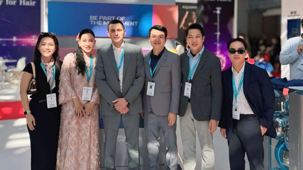 Dr Jolie Huỳnh tham dự Hội nghị Da liễu Quốc tế AMWC 2025 tại Monaco