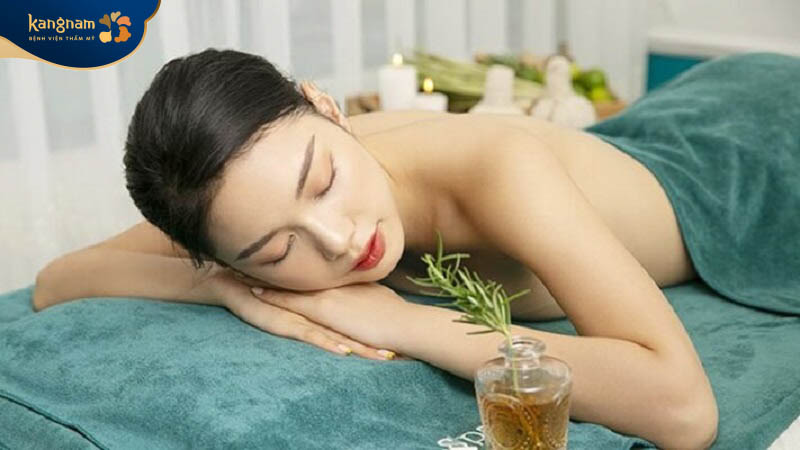 Những người có làn da thâm sạm có thể thực hiện tắm trắng