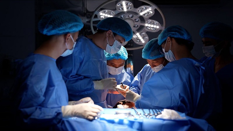 Quá trình phẫu thuật diễn ra chính xác và an toàn