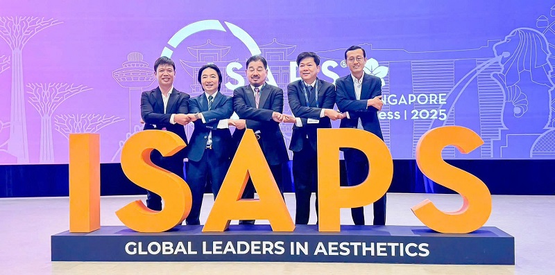 Dr. Richard Huy và các bác sĩ chuyên khoa thẩm mỹ của Việt Nam tại sự kiện