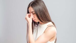 Nâng mũi bao lâu thì được cúi đầu? Mốc thời gian an toàn & lưu ý cần biết