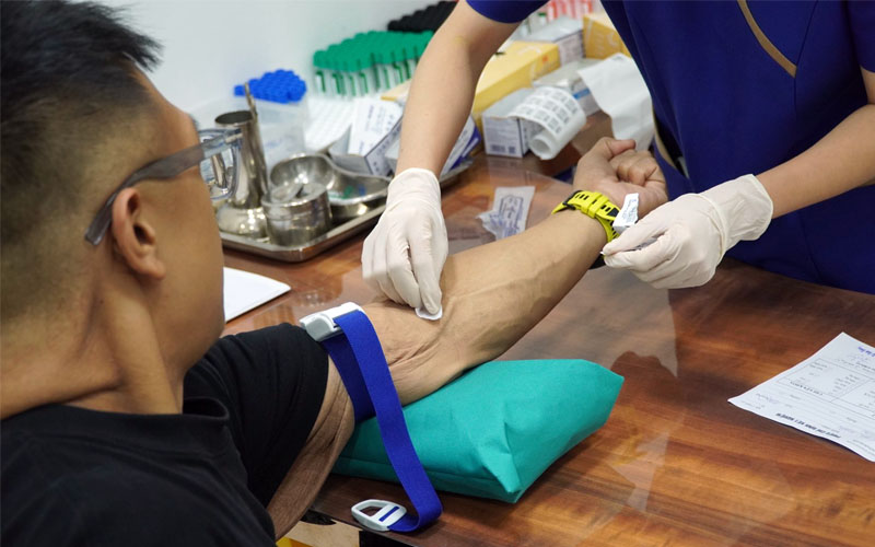 Trọng Nhân kiểm tra sức khỏe trước phẫu thuật