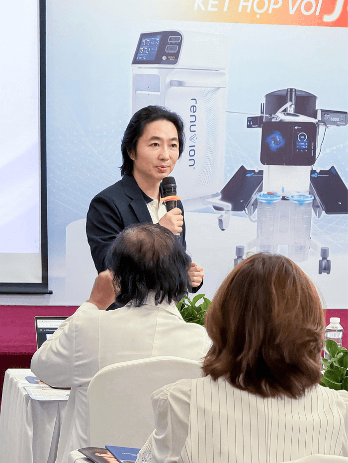 TS.BS Richard Huy phát biểu tại sự kiện