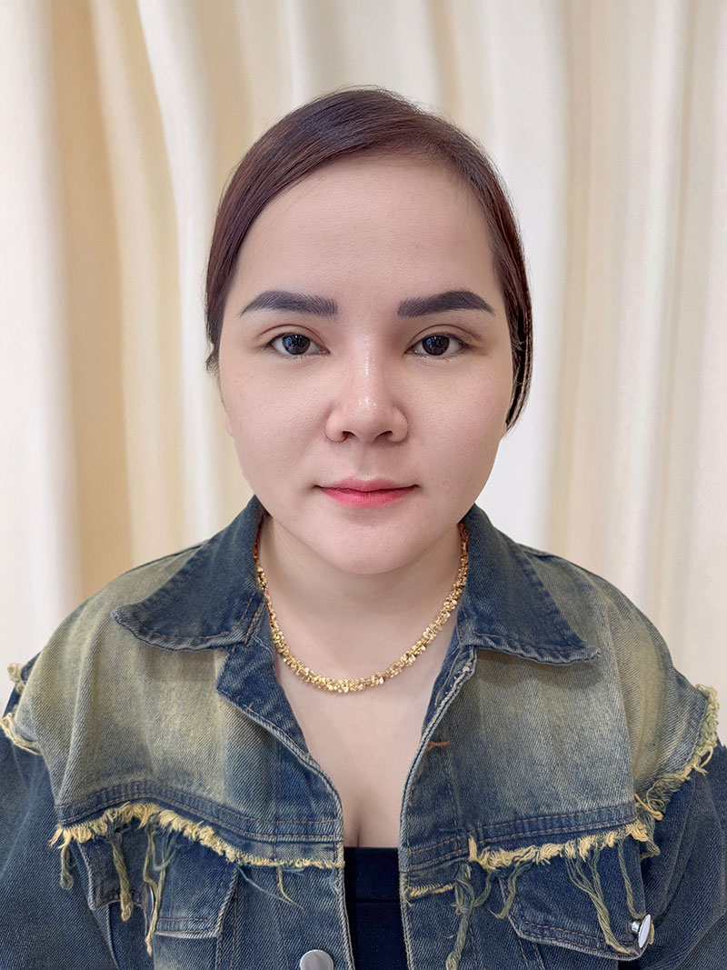 Đôi mắt cân đối, to tròn và dáng mũi cao, thanh thoát