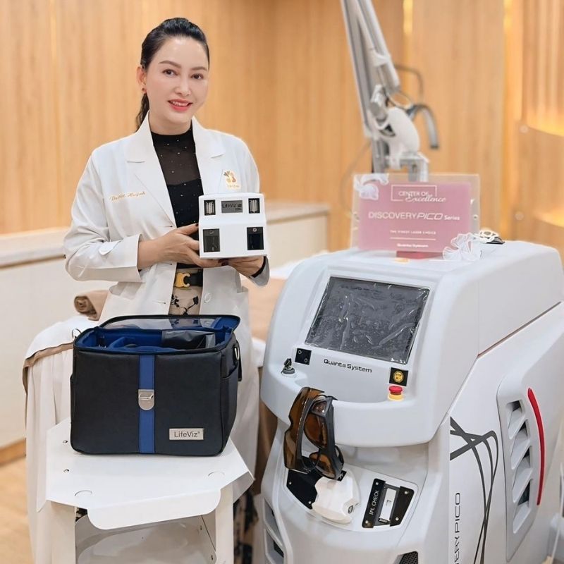 Bác sĩ da liễu Jolie Huỳnh