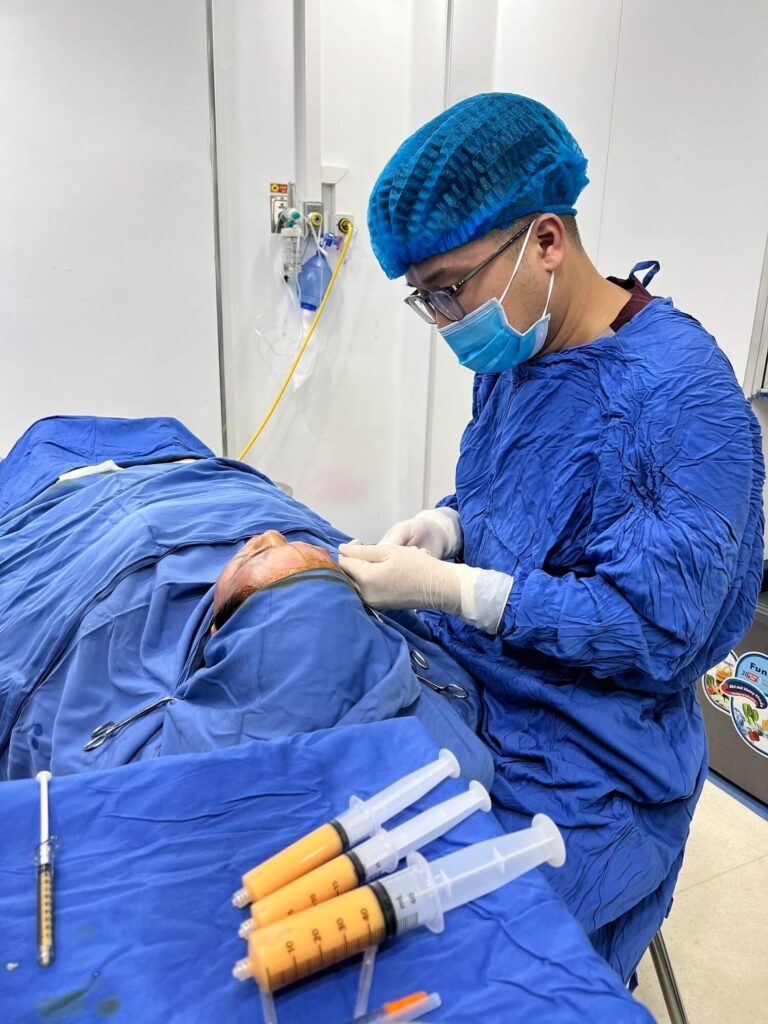 Lựa chọn địa chỉ cấy mỡ có đội ngũ bác sĩ giỏi chuyên môn, nhiều năm kinh nghiệm