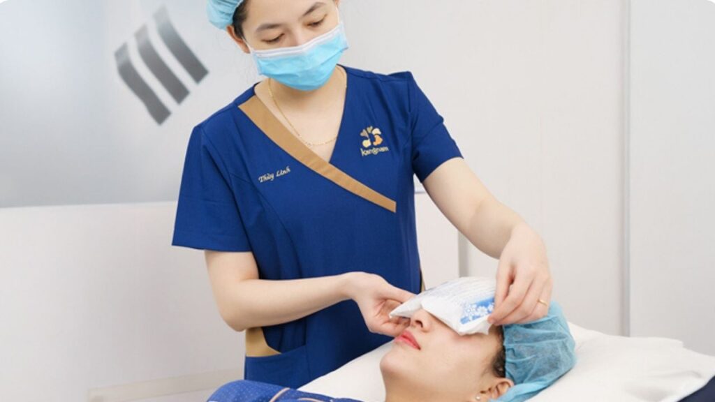 Hướng dẫn chăm sóc sau cắt mí chuẩn y khoa 2026: 5 nguyên tắc giúp mí nhanh lành, mờ sẹo