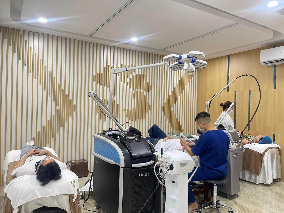 Phòng điều trị trẻ hóa da trang bị máy móc hiện đại tại Viện thẩm mỹ Kangnam Hà Nội