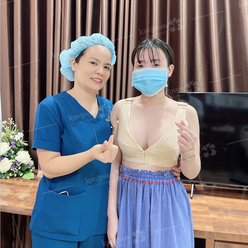 Bác sĩ giỏi trực tiếp nâng ngực 