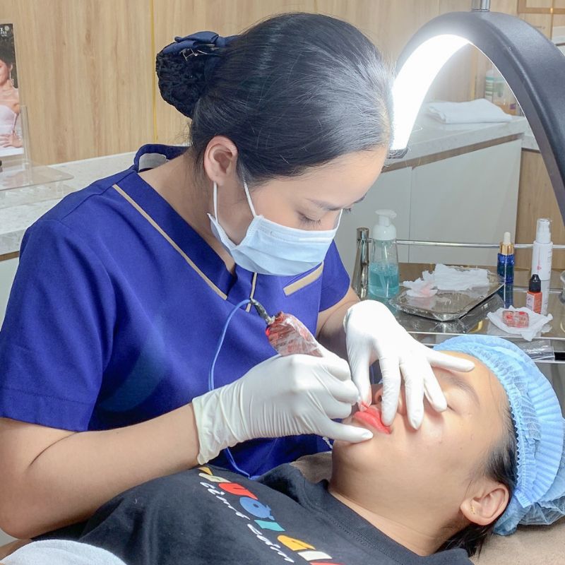 Ưu tiên cơ sở phun xăm có kỹ thuật viên chuyên môn cao