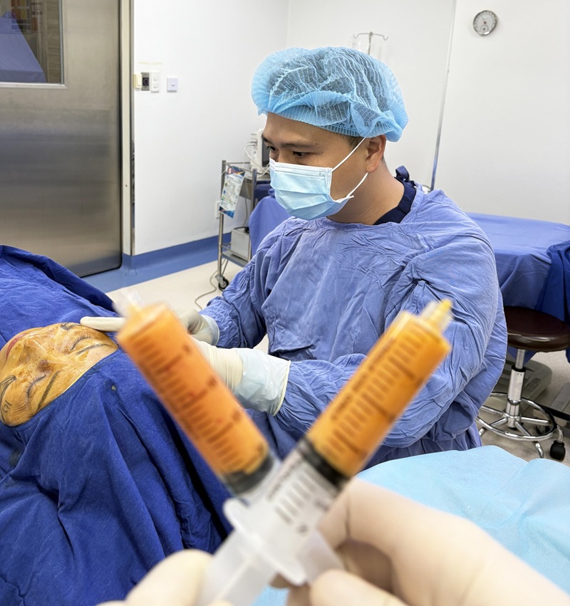 Quá trình cấy mỡ không đau, bác sĩ thực hiện nhẹ nhàng