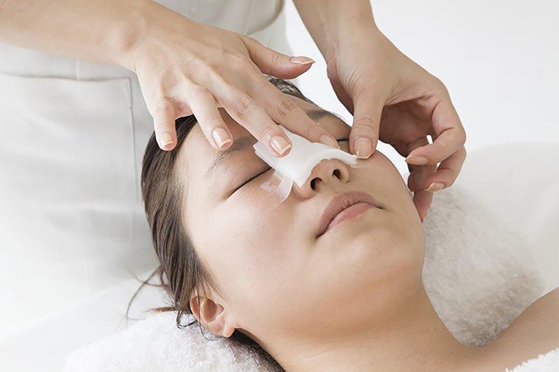 Hạn chế sờ nắn vùng mũi sau khi nâng