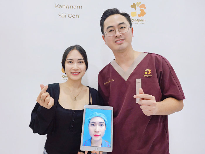 khách hàng tái khám với bác sĩ để kiểm tra nếp mí, mí mắt hồi phục ổn định, đường mí tự nhiên