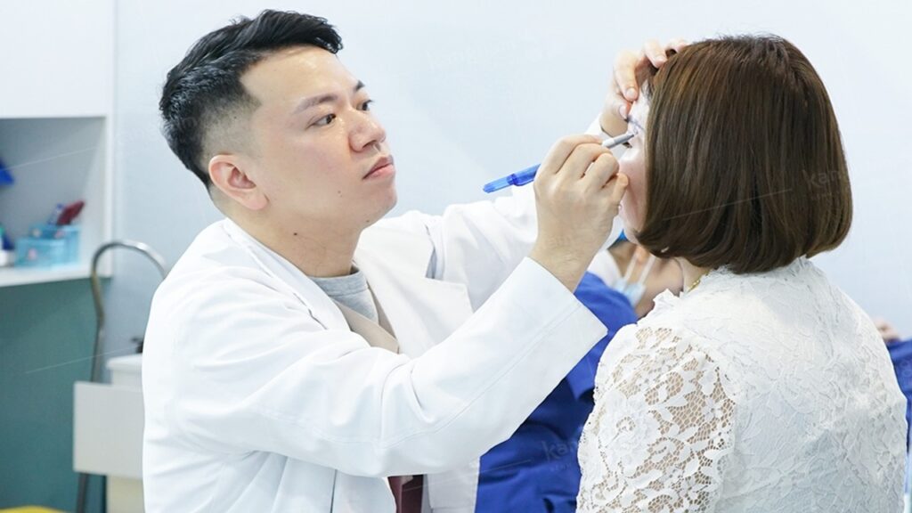 TOP Bác sĩ cắt mí Hà Nội uy tín: Review chuyên gia & Tiêu chuẩn chọn lựa 2026