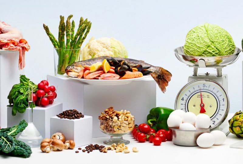 Bổ sung nhiều thực phẩm giàu Protein như thịt cá, đậu,...để phục hồi mô cơ, giảm mờ sẹo nhanh sau hút mỡ