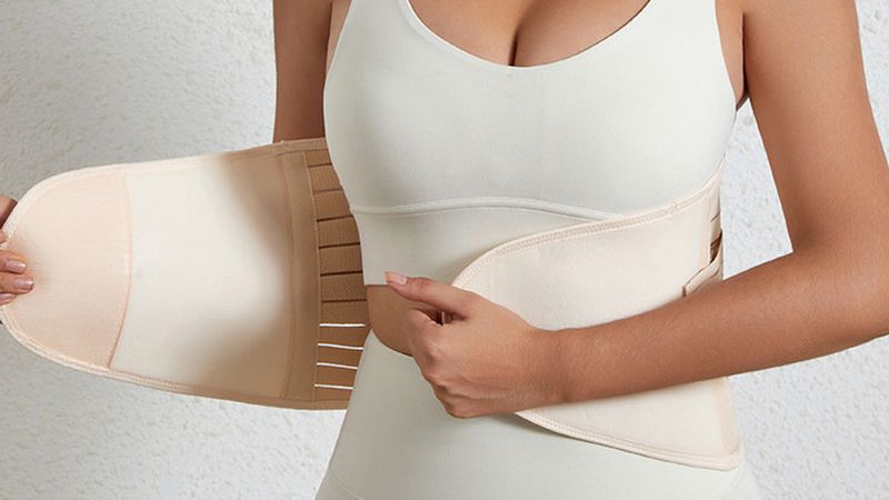 Ưu tiên đeo gen định hình liên tục 24h trong 3-4 tuần đầu sau hút mỡ để ngăn dịch tích tụ và giúp da bám sát cơ ngay lập tức