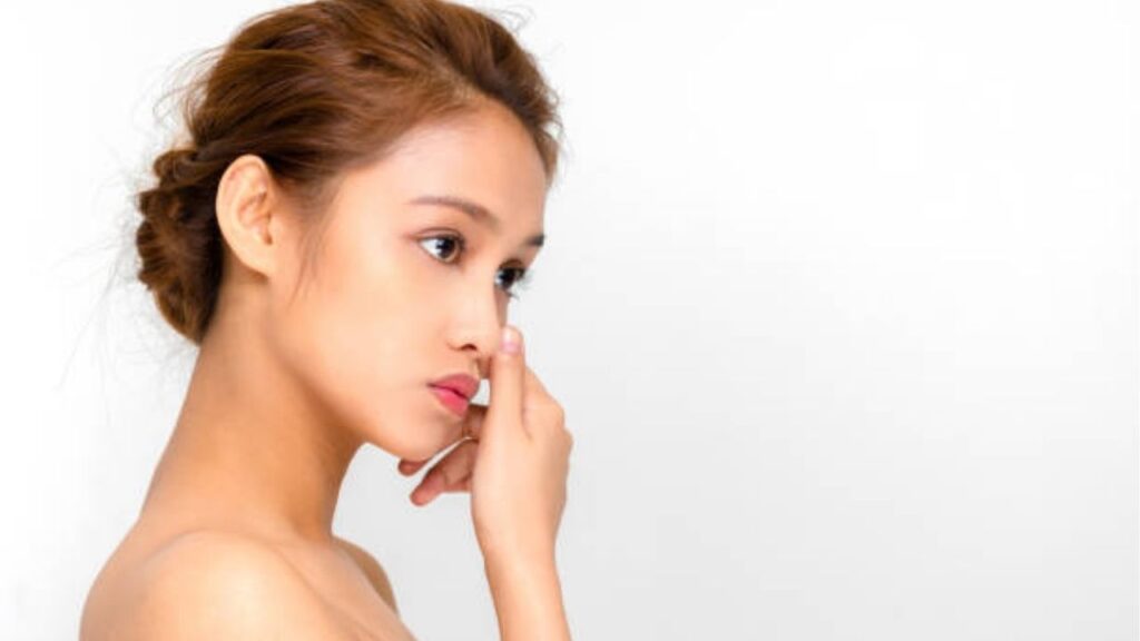 Mũi bị lệch sau nâng: Cách phân biệt Lệch giả do sưng và Lệch thật cần sửa lại