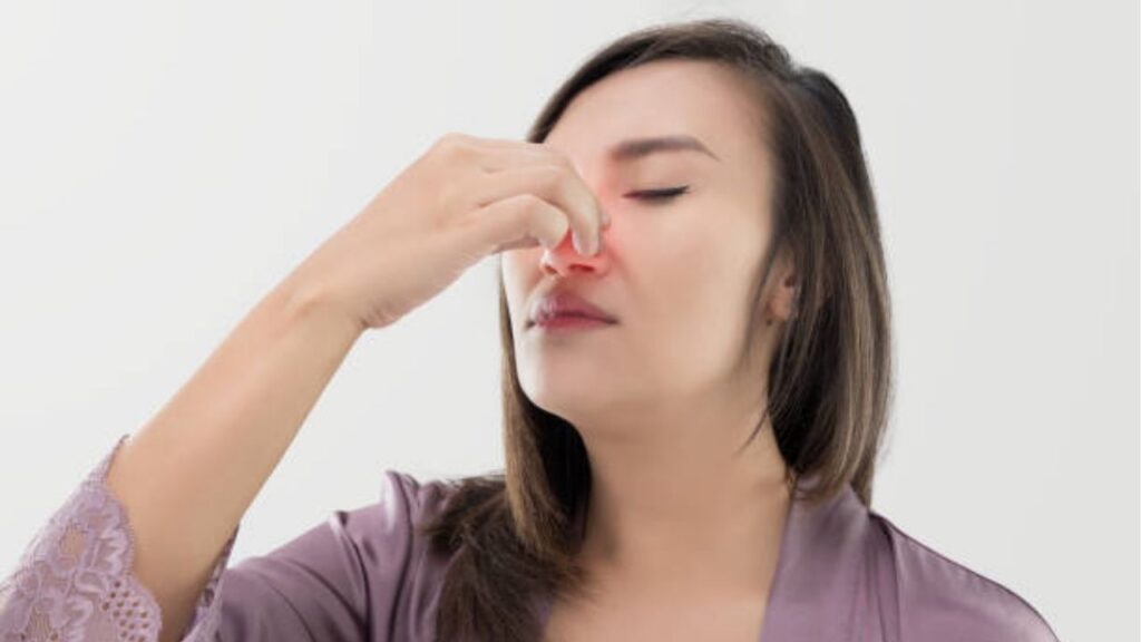 Nâng mũi bị đỏ đầu mũi và đau nhức: Dấu hiệu bình thường hay biến chứng nguy hiểm