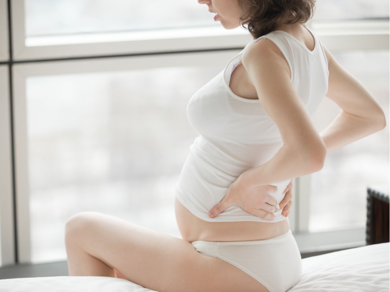 Phụ nữ đang trong thời kỳ mang thai không phù hợp để nâng mũi vì đây là giai đoạn cơ thể có nhiều thay đổi về nội tiết, huyết áp và khả năng đông máu, làm tăng nguy cơ biến chứng trong phẫu thuật