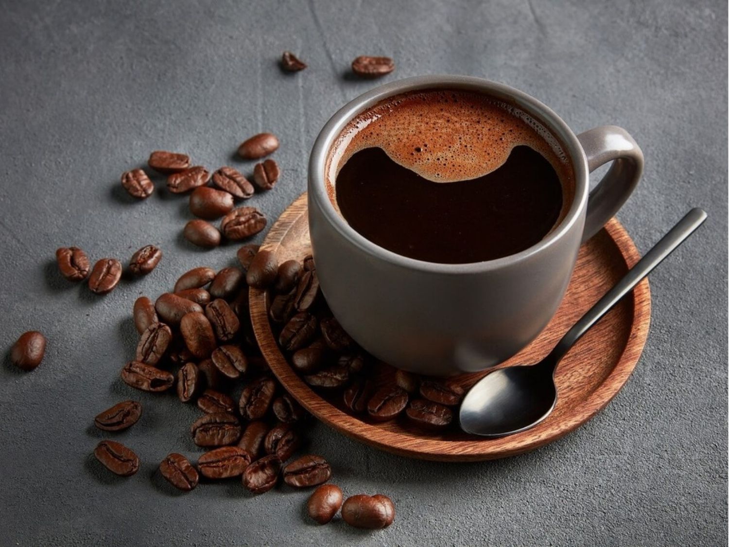 hạn chế uống cà phê sau phẫu thuật nâng mũi để vết thương nhanh lành, giảm sưng