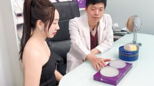 Nâng ngực có ảnh hưởng lâu dài không? Tuổi thọ của túi ngực và lưu ý từ bác sĩ