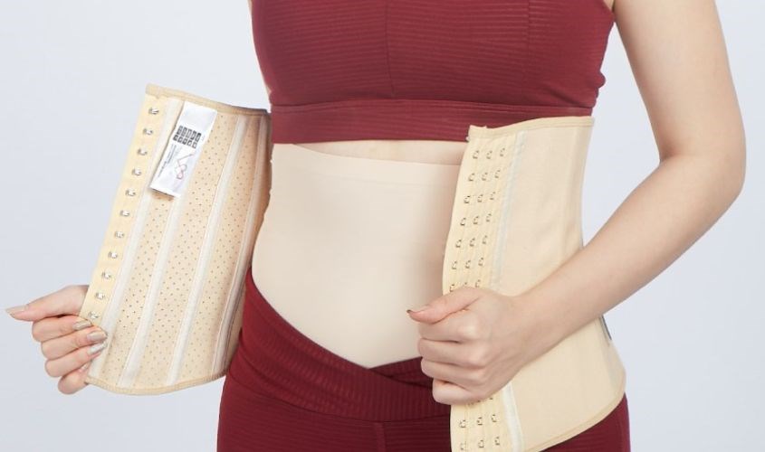 Đeo gen nịt bụng sau hút mỡ để cố định ép da vào cơ thể, ngăn chặn dịch viêm có cơ hội tích tụ vào các khoảng trống sau hút mỡ