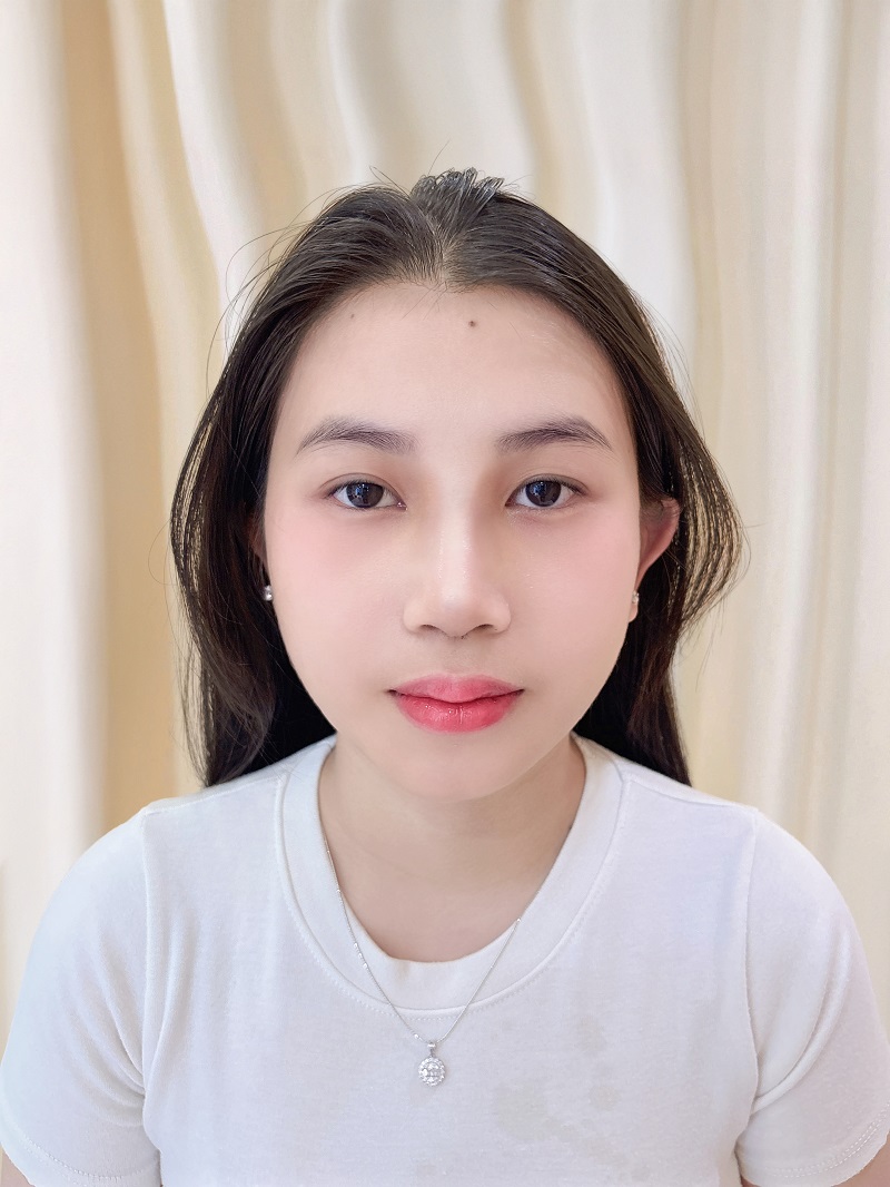 Sống mũi rõ nét, cân đối với đường nét trên gương mặt