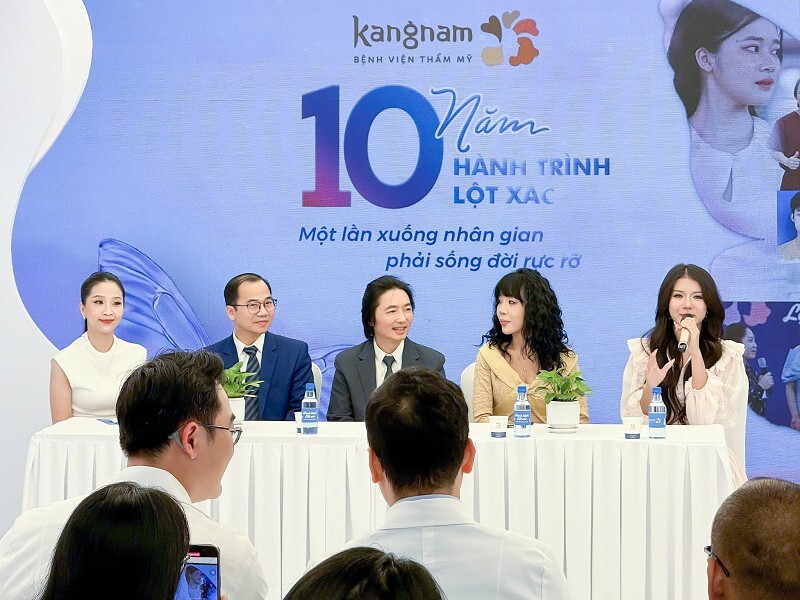 Đội ngũ ban giám khảo gồm ekip bác sĩ Bệnh viện Thẩm mỹ Kangnam và các nghệ sĩ, Kols