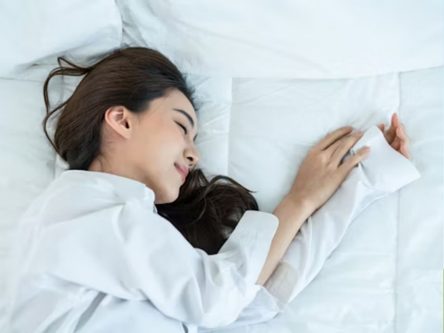 tránh nằm nghiêng sau gọt hàm 3-4 tuần