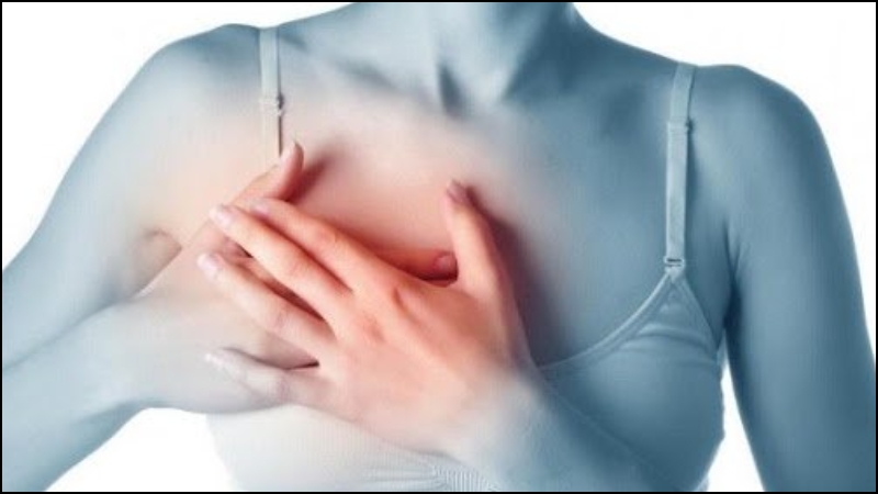 Vùng ngực căng tức, cứng khi chạm vào