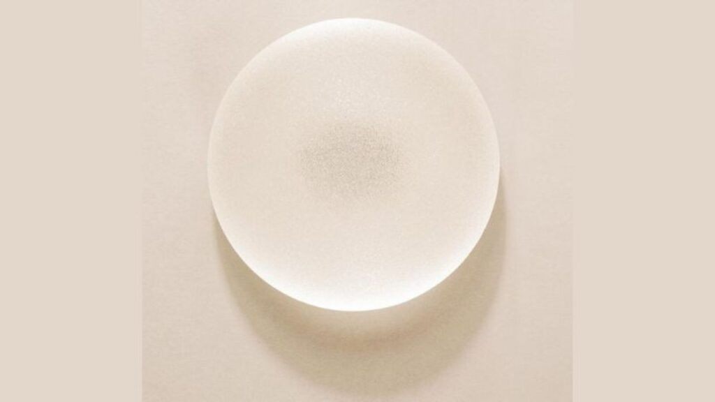 Giá nâng ngực túi Sebbin 2026: So sánh Sebbin, Mentor và Motiva