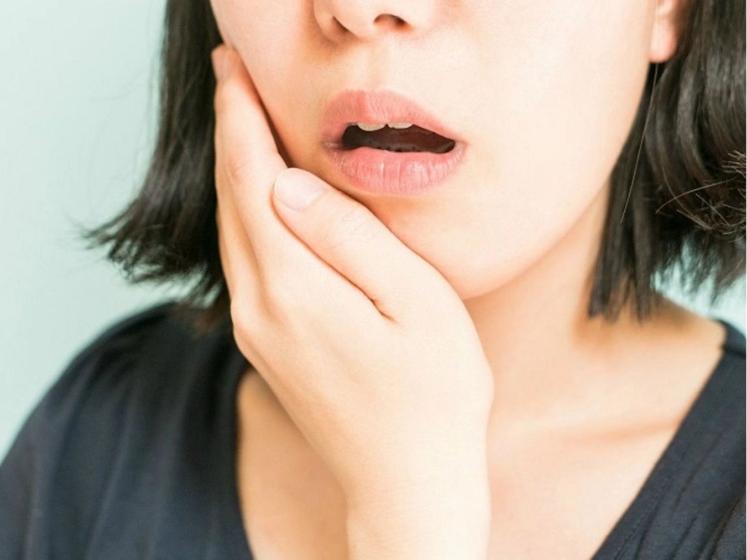 tê môi dưới sau gọt hàm do quá trình sưng nề hậu phẫu