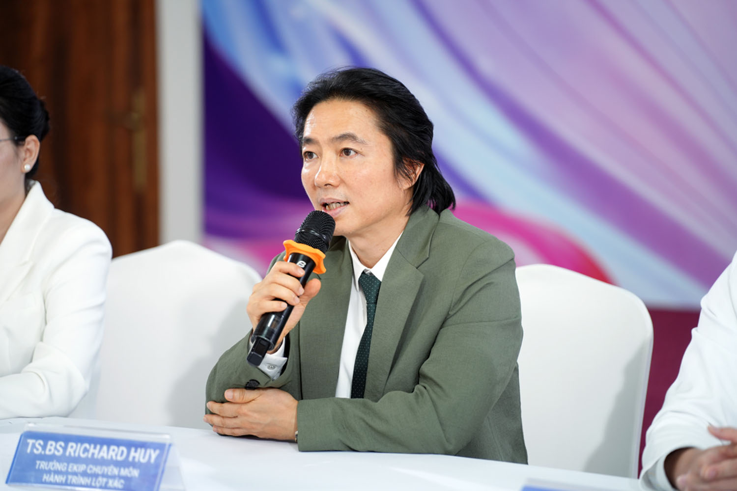 TS.BS Richard Huy chia sẻ trong họp báo