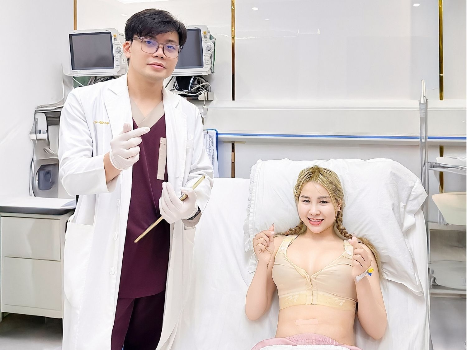 khách hàng hồi phục nhanh hơn nhờ kỹ thuật nâng ngực nội soi