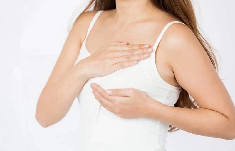Massage ngực sau khi nâng để làm mềm ngực
