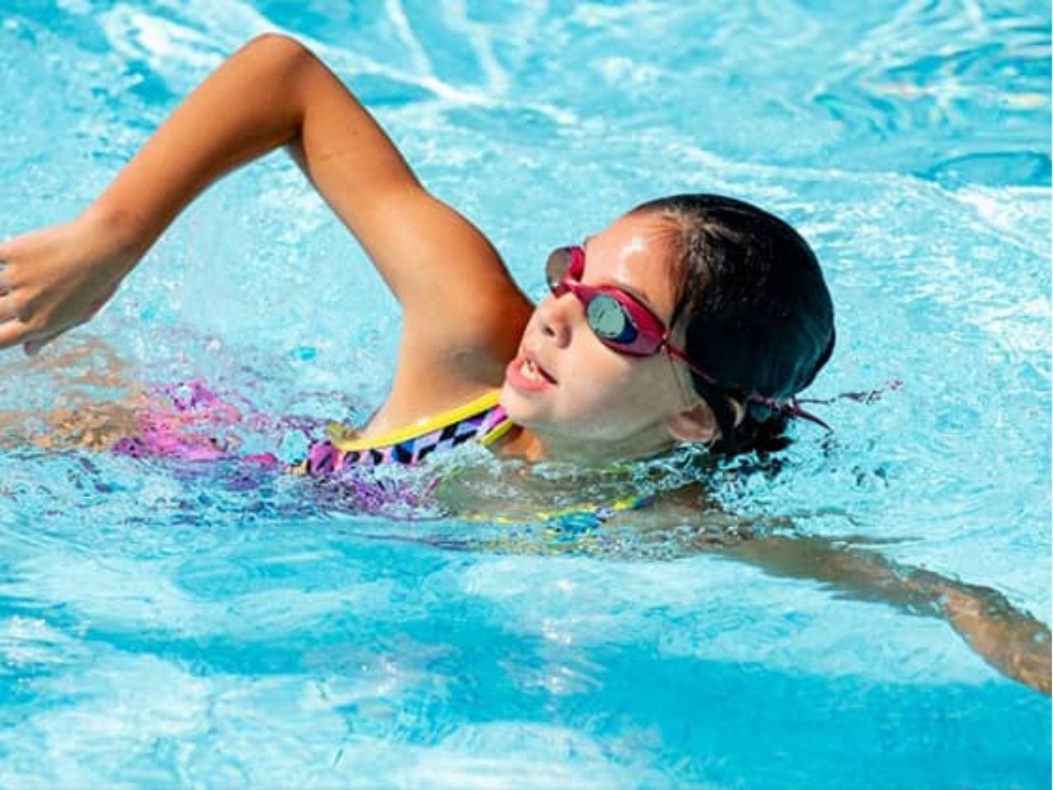 Đặt túi ngực dưới cơ vẫn bơi lội được khi đã hồi phục