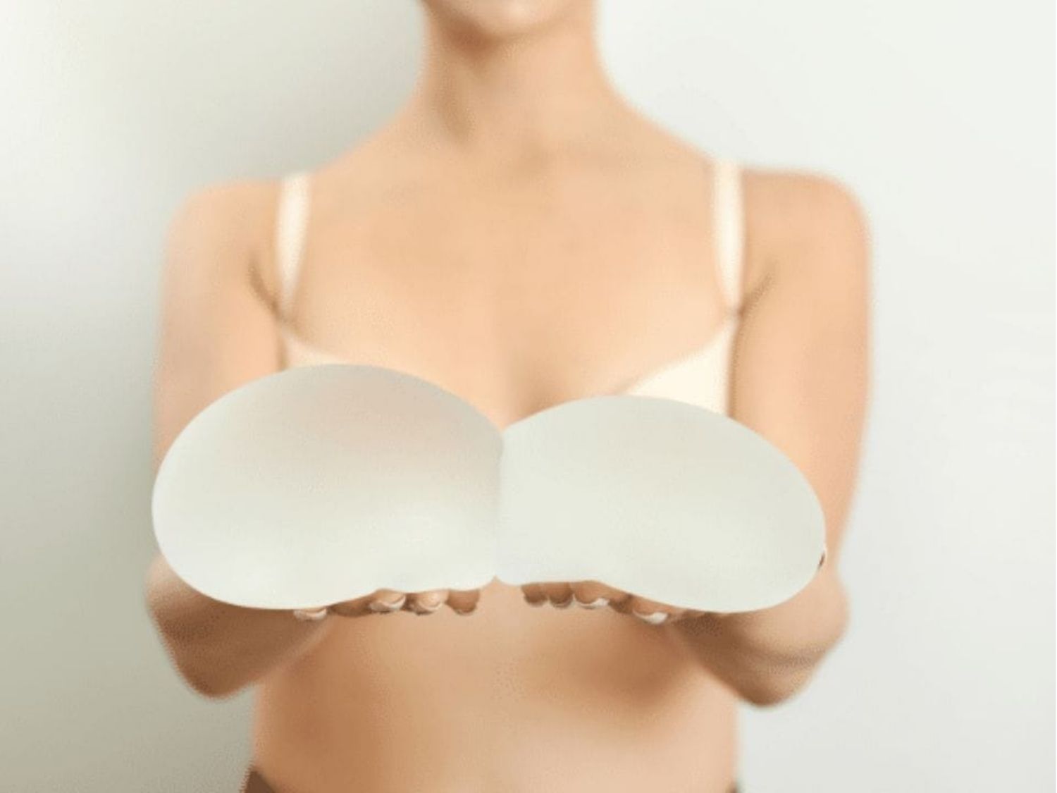 túi ngực có độ bền cao và không nhất thiết phải thay sau 10 năm nếu không có vấn đề gì