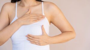 Nâng ngực đau mấy ngày? Timeline hồi phục và bí quyết giảm đau tức thì sau 48h