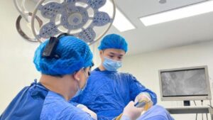 Nâng ngực nội soi có tốt hơn không? 5 ưu điểm vượt trội so với mổ truyền thống