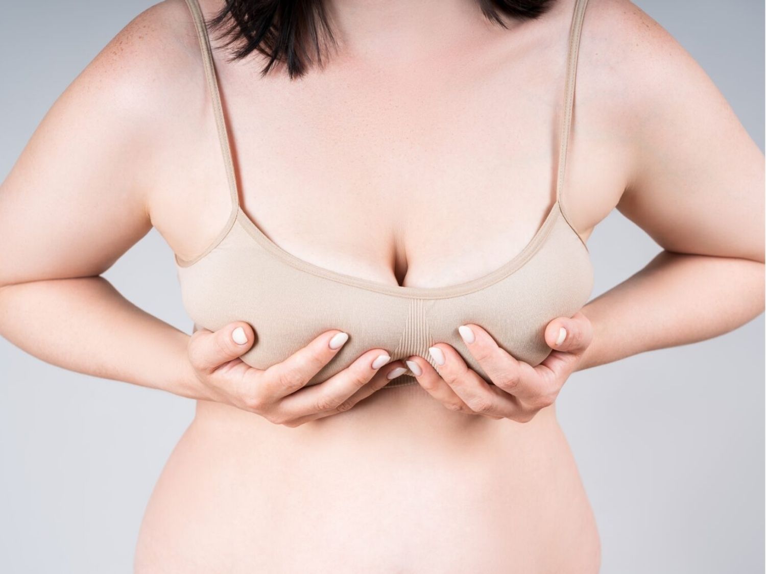 ngực có thể chảy xệ theo thời gian do lão hóa