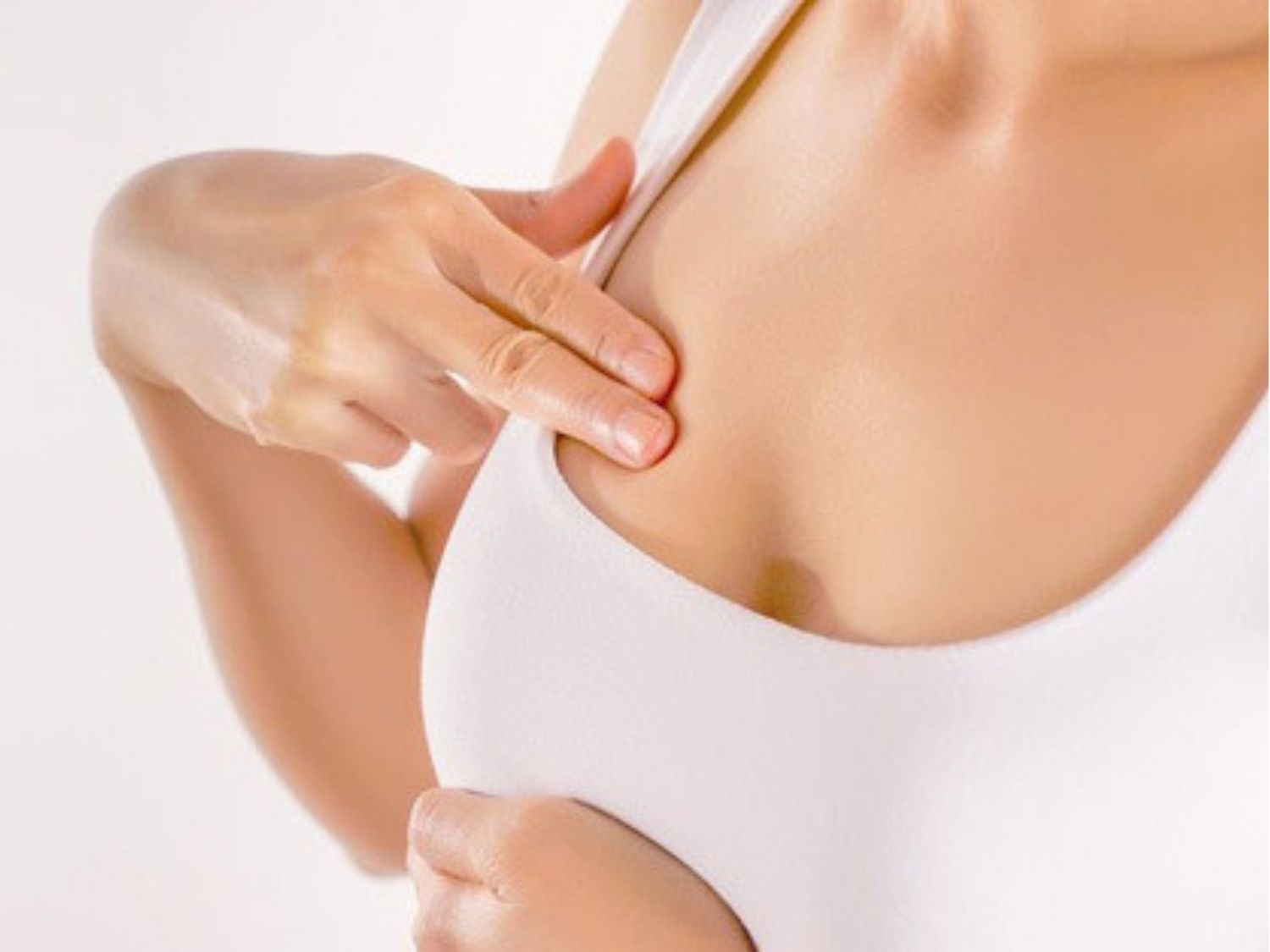 sau nâng ngực sờ vào sẽ không phát hiện được khi ngực đạt độ mềm mại tự nhiên